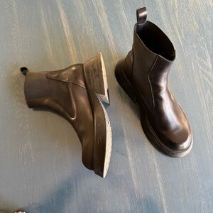 L’Intervalle Balvin Chelsea Boots